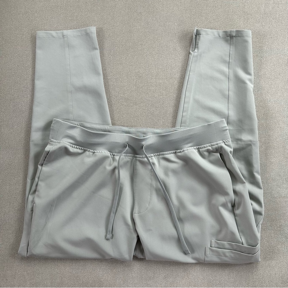 Mandala Womens Straight Leg Cargo Scrub Pants. Large Petite. Silver.